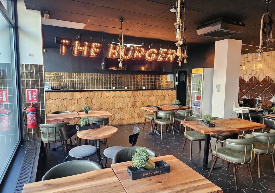 Handelsgelijkvloers te koop in GENK